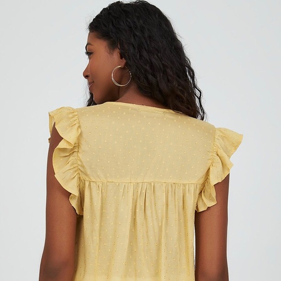 Suzy Shier flutter sleeve top - Picture 3 of 3